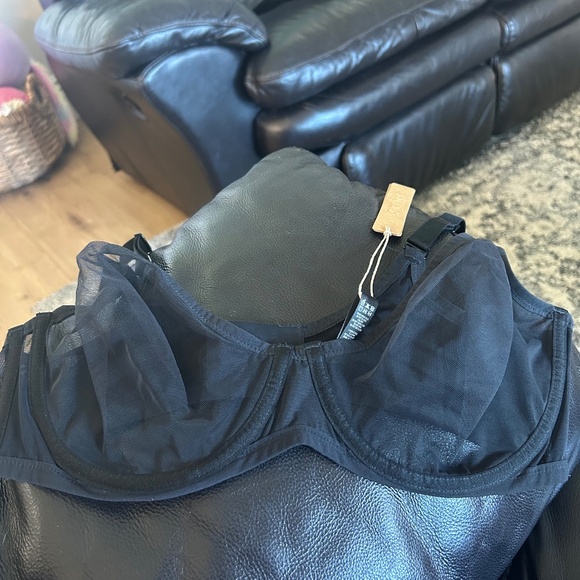 NWT SKIMS ultra fine mesh underwire scoop bra 38D - Picture 1 of 2